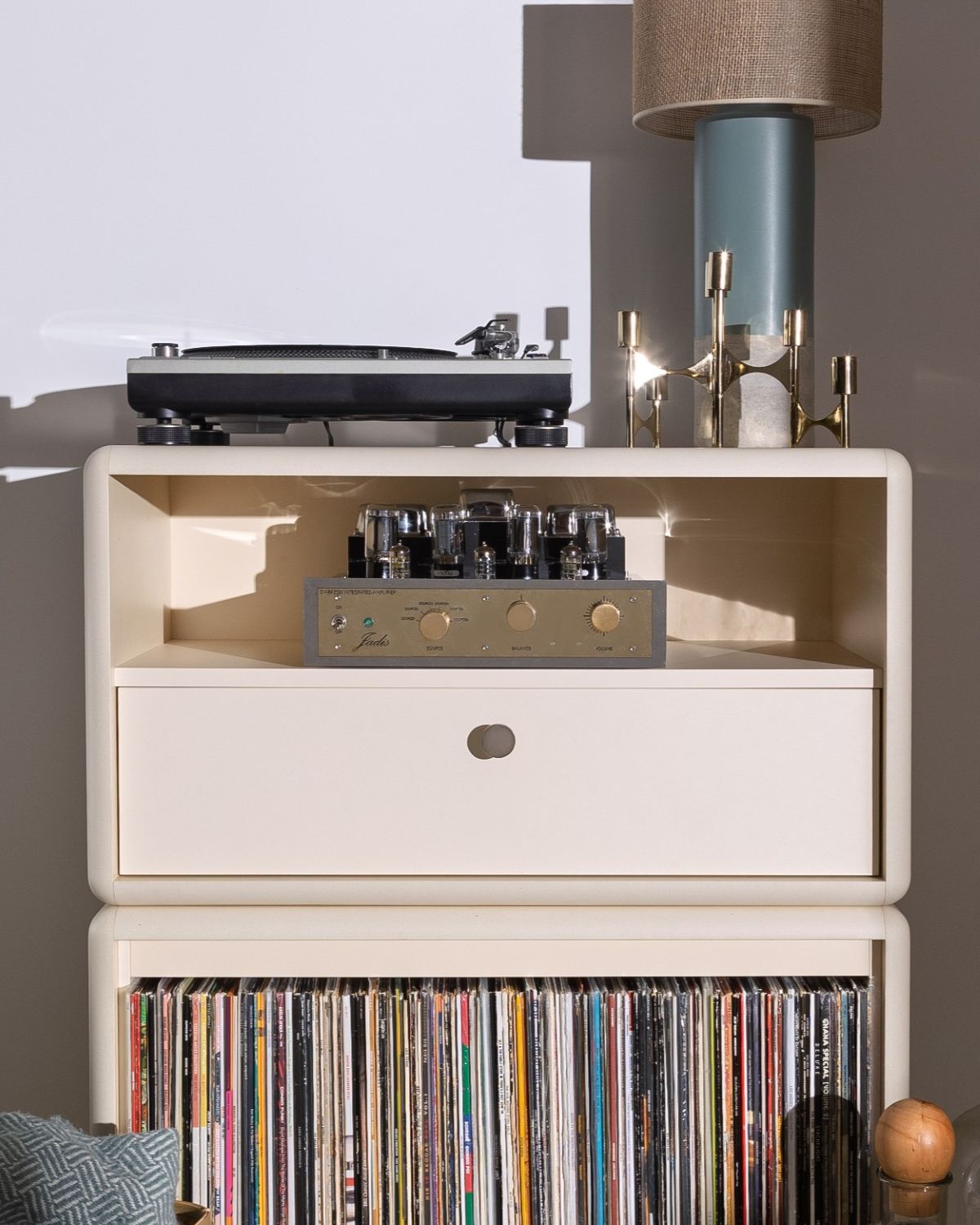 Chest in White Pearl at the top of Maceo, a tube amplifier on its open shelf, records below — Groovaly