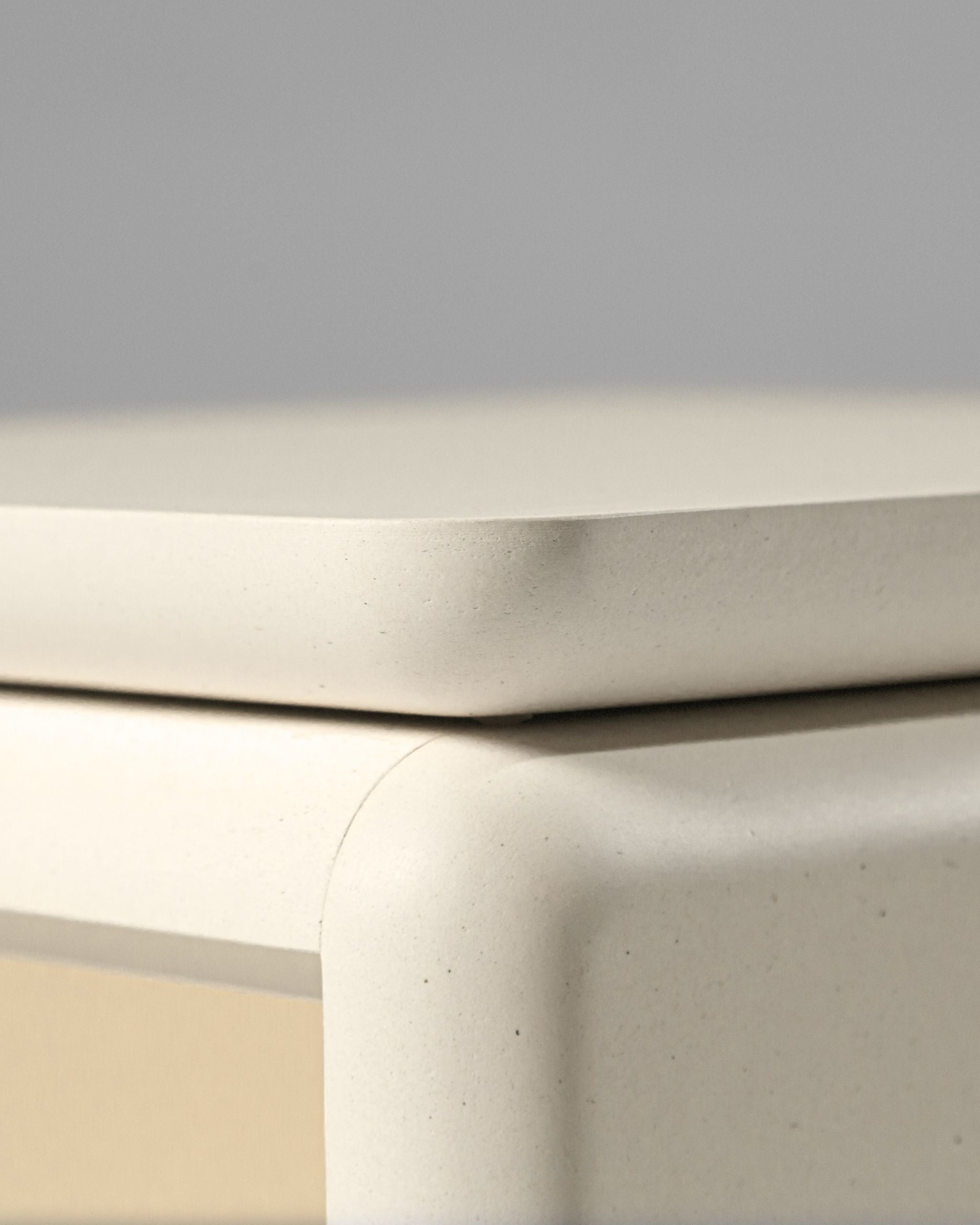 Close-up of the Nest platform in White Pearl resting on the module below, showing the rounded edge — Groovaly