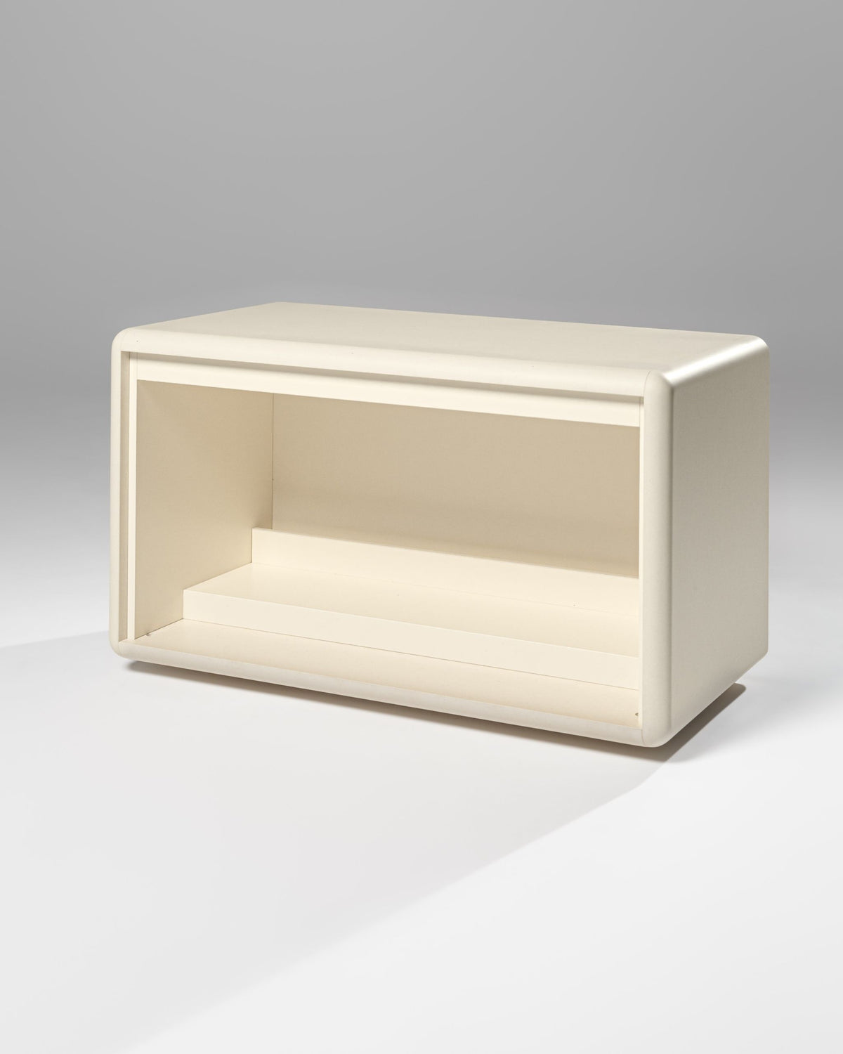 Tilt wide vinyl module in White Pearl, three-quarter view, empty — Groovaly
