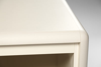 Close detail of a rounded corner in matt White Pearl Valchromat — Groovaly