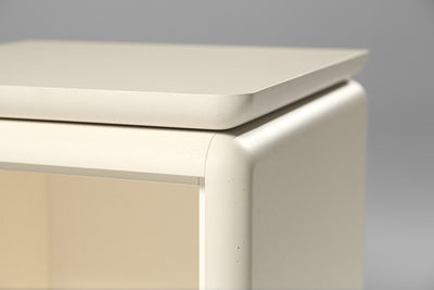Close detail of the White Pearl finish, soft matt with rounded top edges — Groovaly