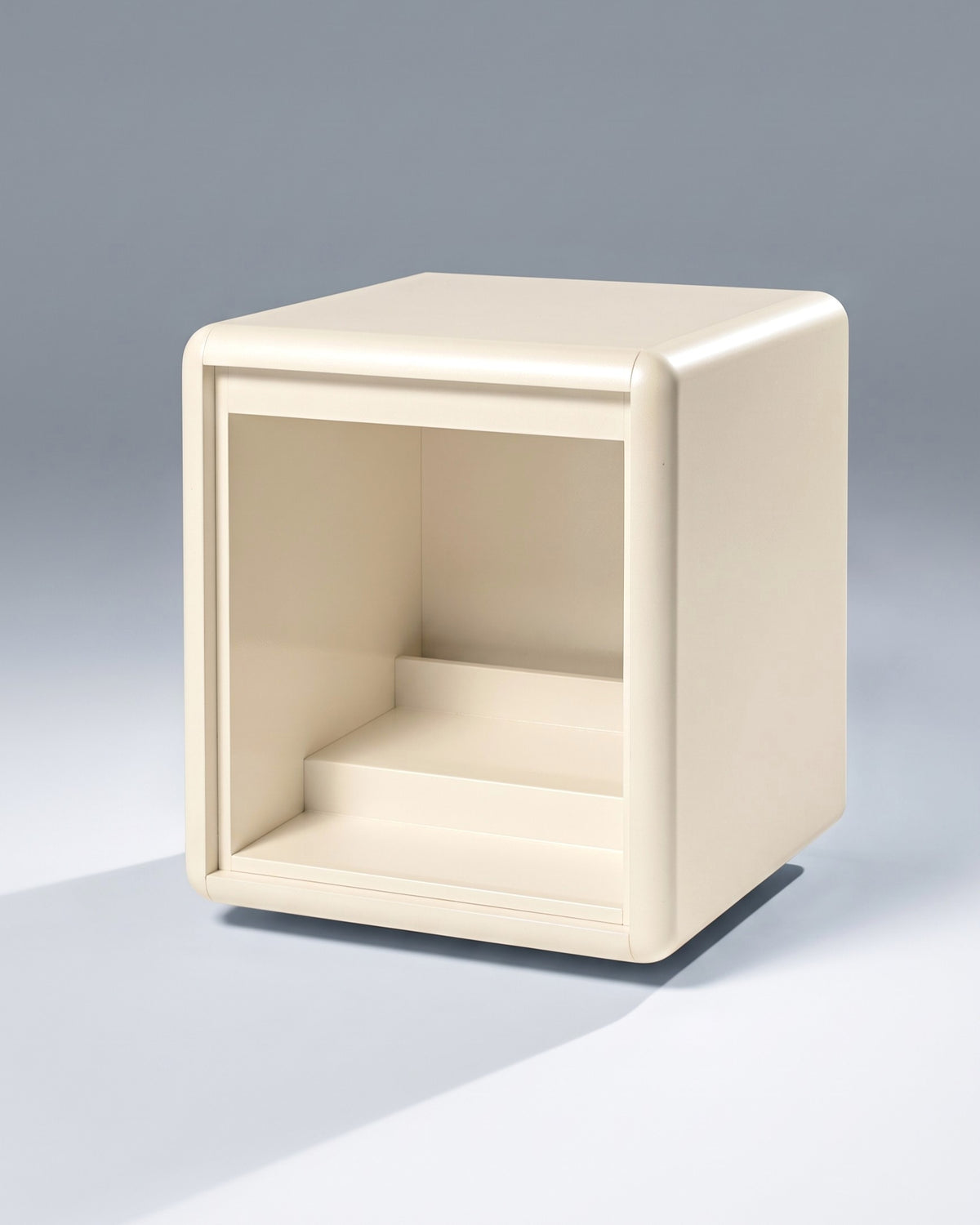 Lean module, three-quarter view, empty, showing the raised rear base that records tilt against — Groovaly